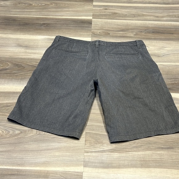 Quicksilver gray shorts size 34 - Picture 7 of 7